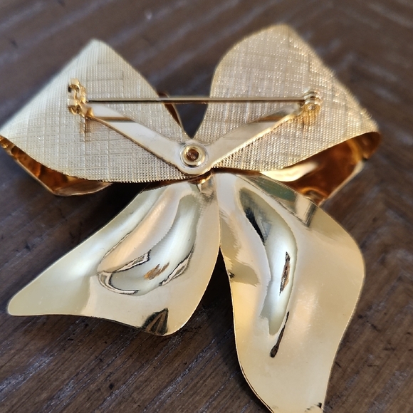 Gold Tone Bow with Rhinestones Brooch - Picture 5 of 5